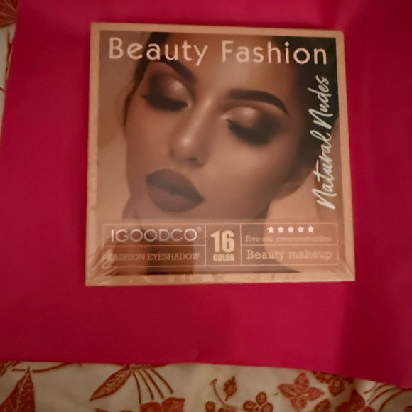 Beauty Fashion Other - Natural Glam Eyeshadow Palette - 16 Shades